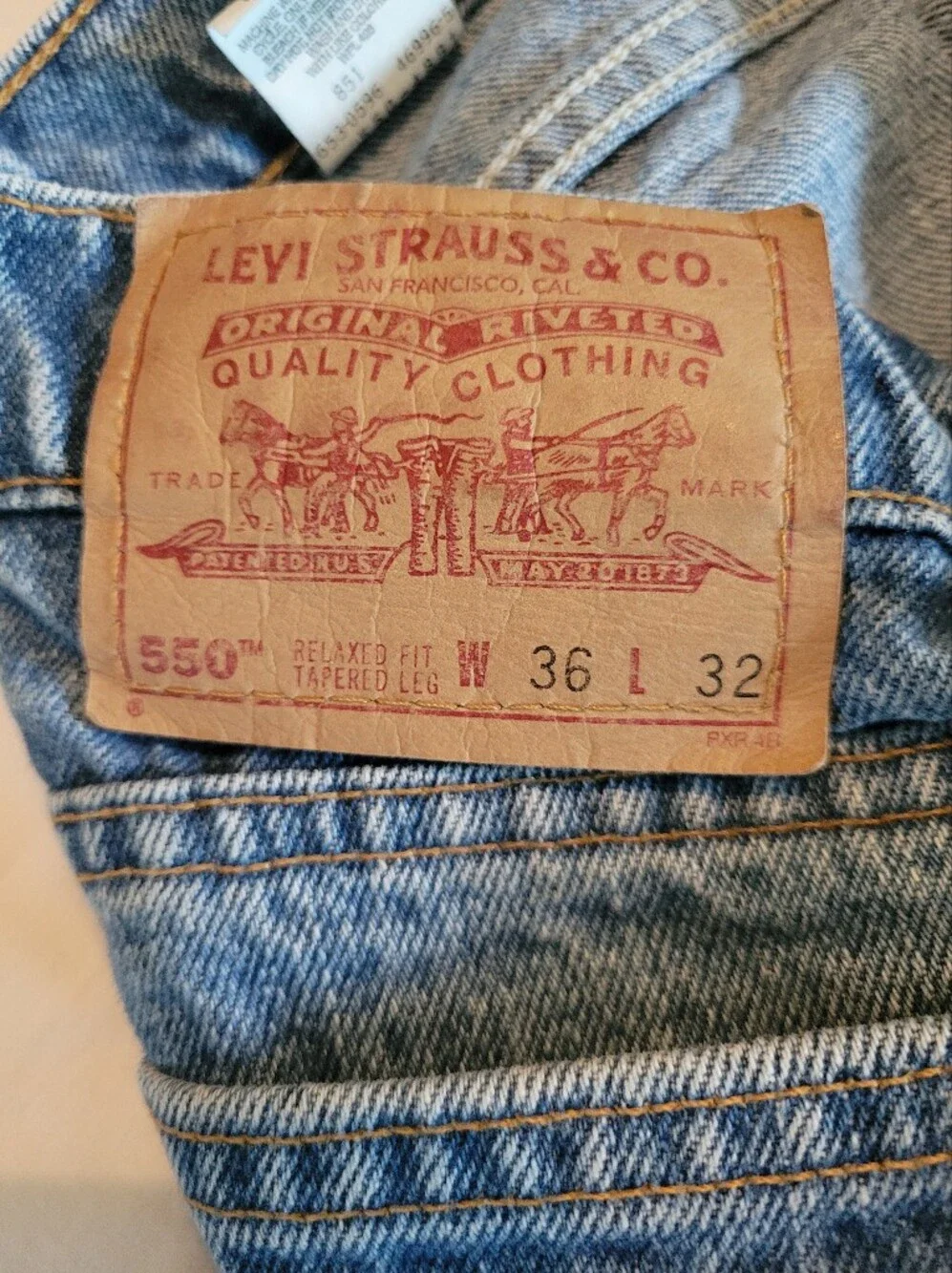 Vintage 550 Levi's Mens Jeans 1996 36x32 100% Cotton Great Fade